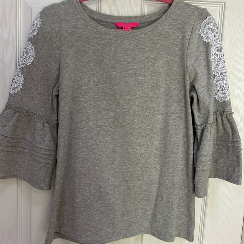Lilly Pulitzer Med Fatima grey top